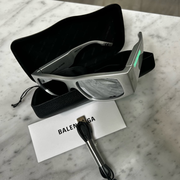 Balenciaga LED sunglasses in silver - Picture 5 of 15